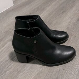 Flexi black booties Sz 8.5